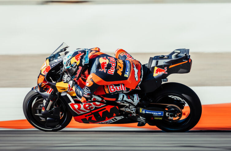 Motor KTM s objemom 850 cm3 pre sezónu MotoGP 2027 bol predstavený v teste v Jereze